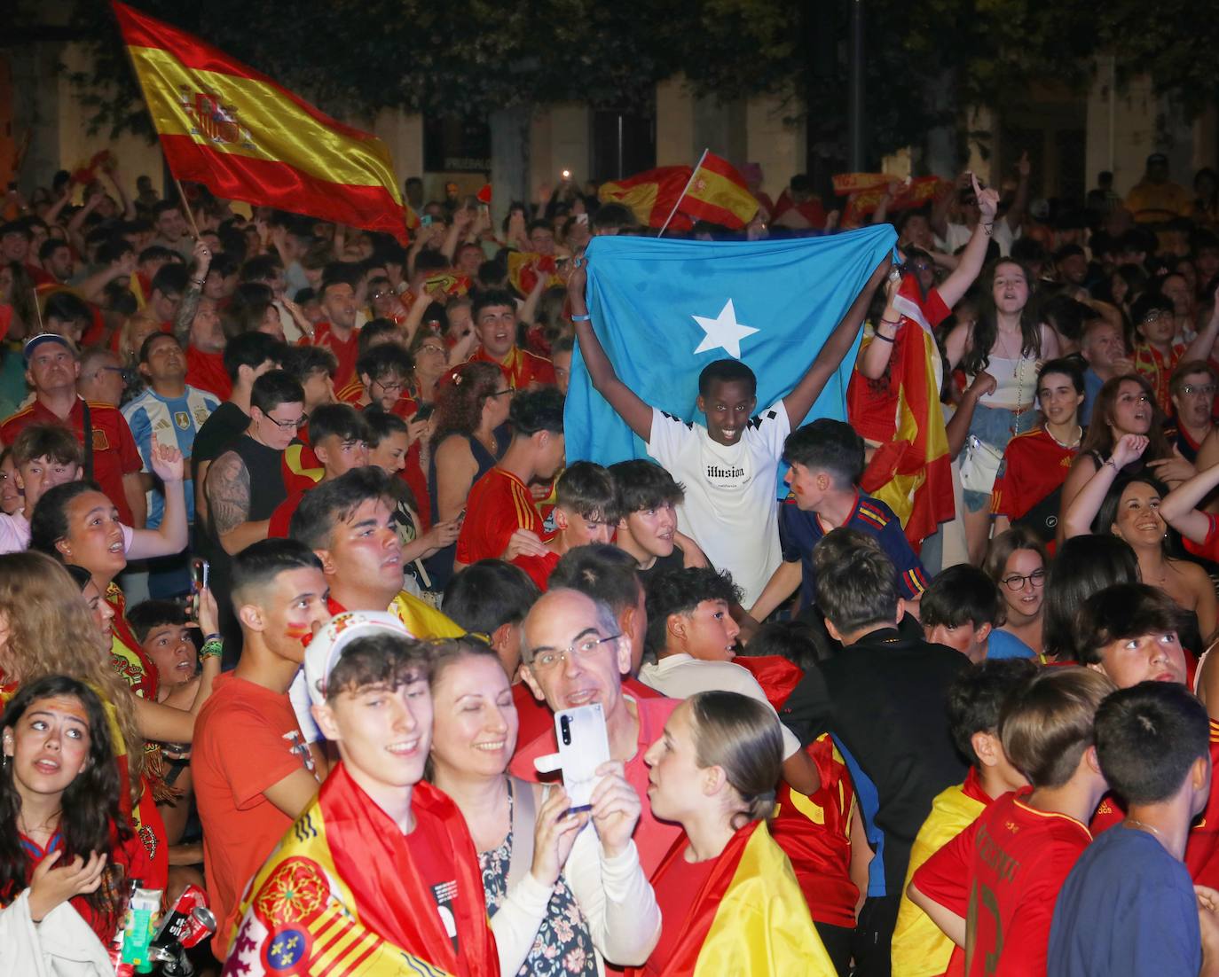 Así se celebró en la Plaza Mayor de Palencia el triunfo de España en la Eurocopa