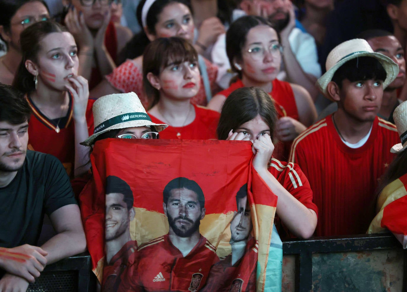 Las imágenes del espectacular ambiente en Recoletos para ver la final de la Eurocopa