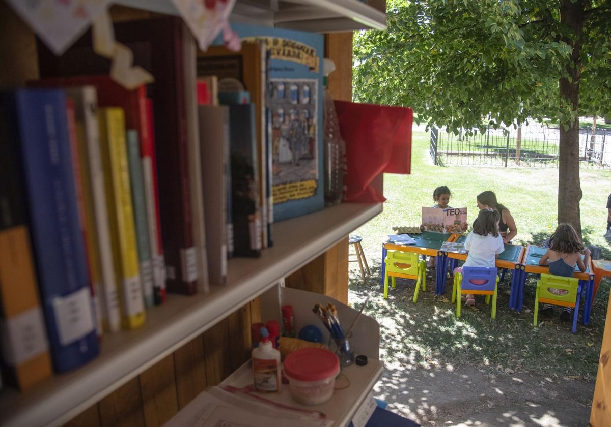 Caseta de Verano de la Biblioteca Municipal en uno de los barrios de Segovia