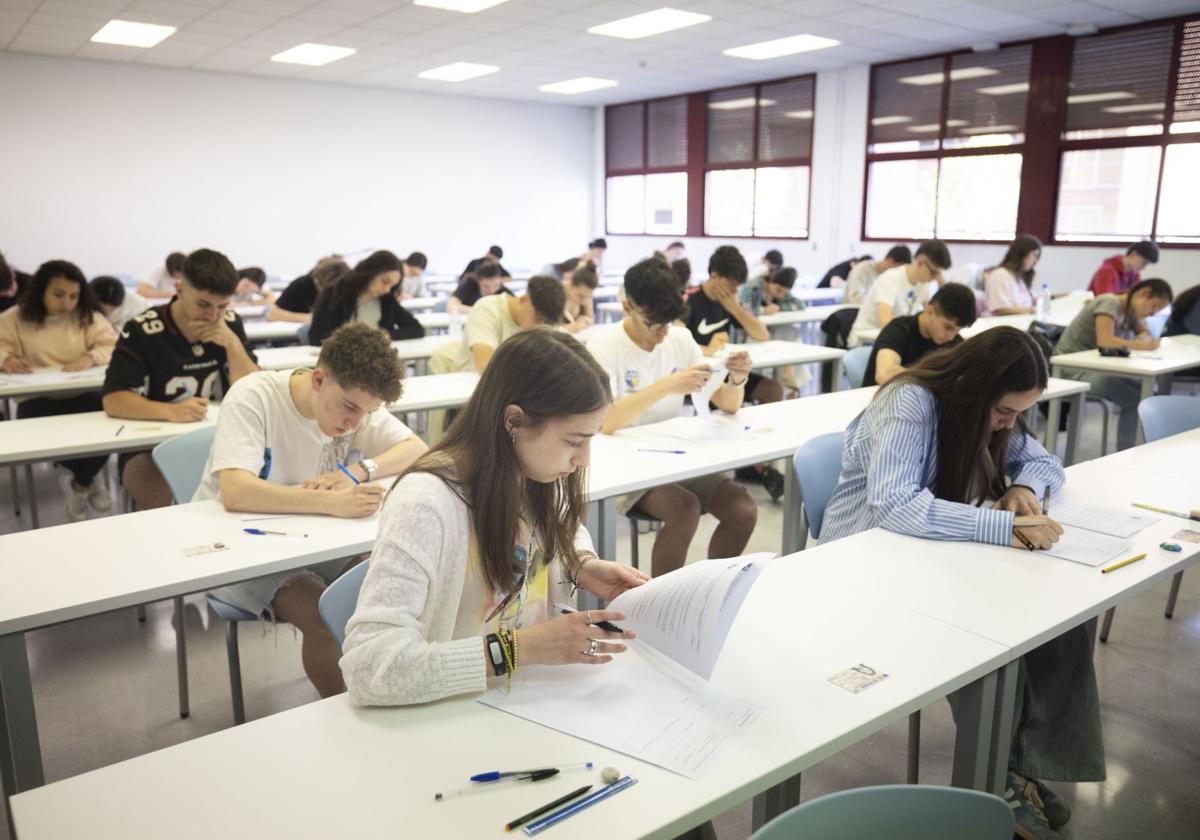 Alumnos durante la EBAU el pasado 5 de junio en Valladolid.