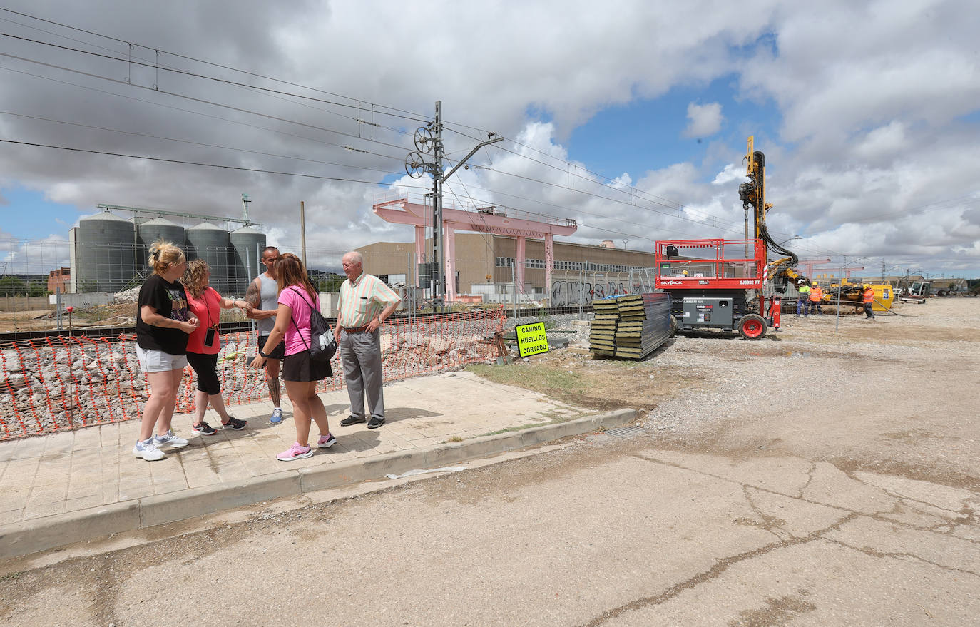 Vecinos del Camino Viejo de Husillos entonan el &#039;No nos moverán&#039;