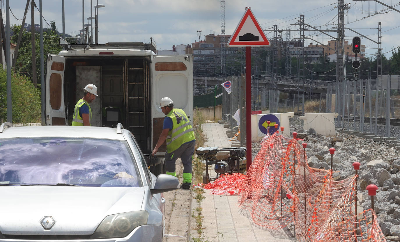 Vecinos del Camino Viejo de Husillos entonan el &#039;No nos moverán&#039;