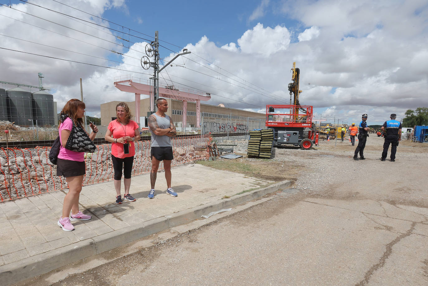 Vecinos del Camino Viejo de Husillos entonan el &#039;No nos moverán&#039;