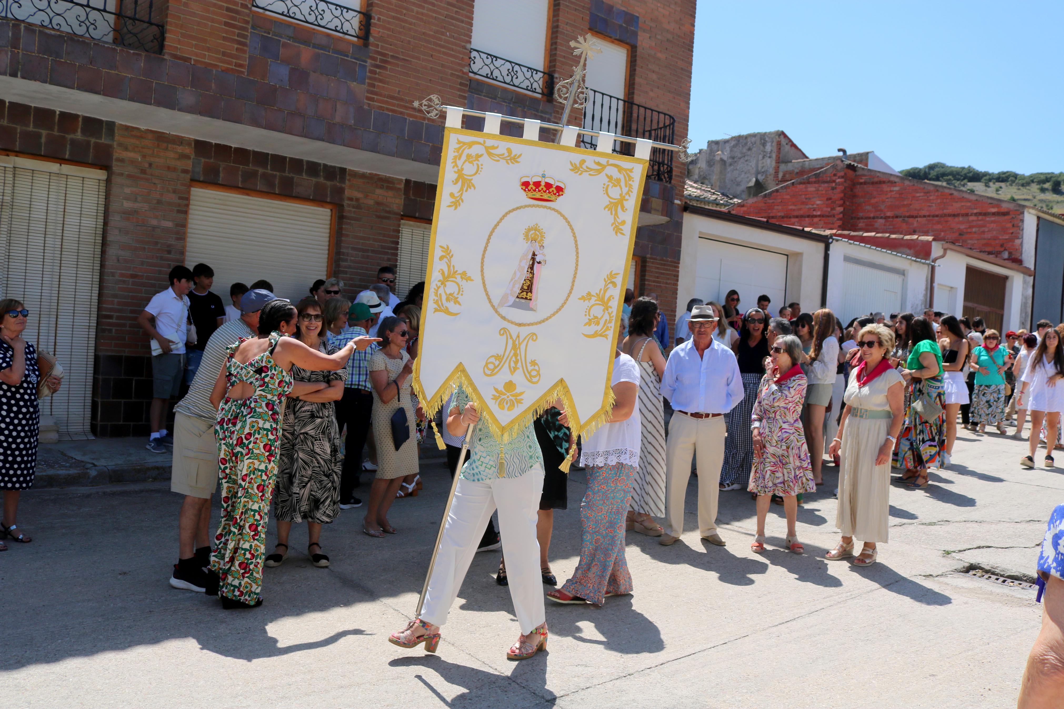 Cevico Navero se rinde a la Virgen del Carmen