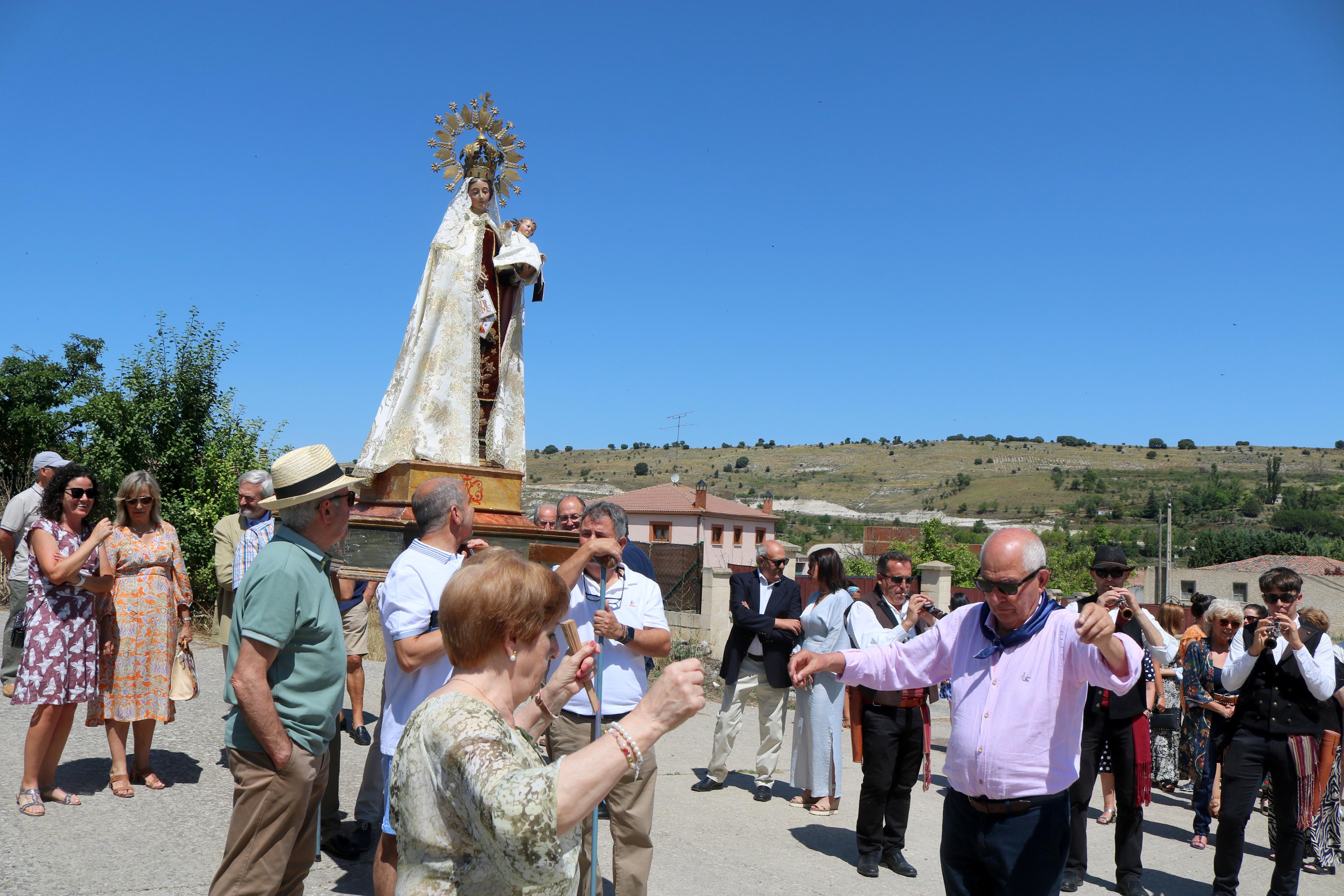 Cevico Navero se rinde a la Virgen del Carmen