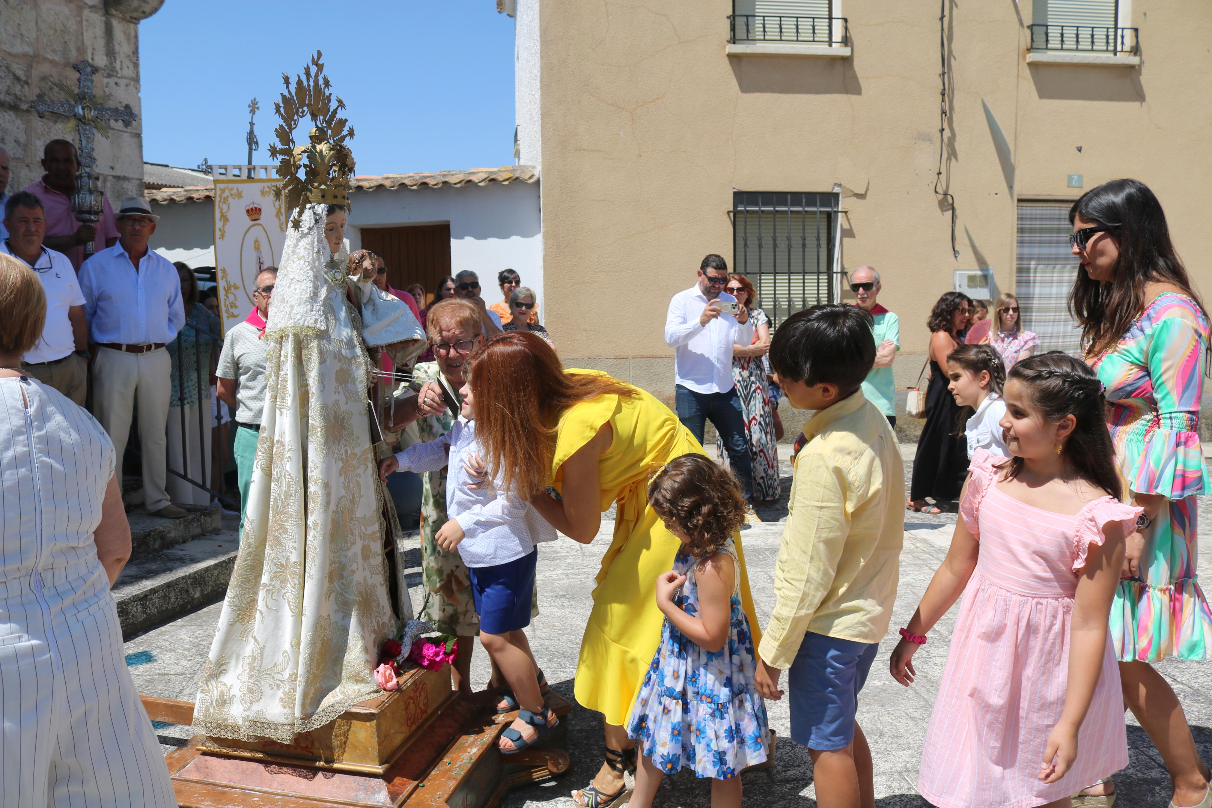 Cevico Navero se rinde a la Virgen del Carmen