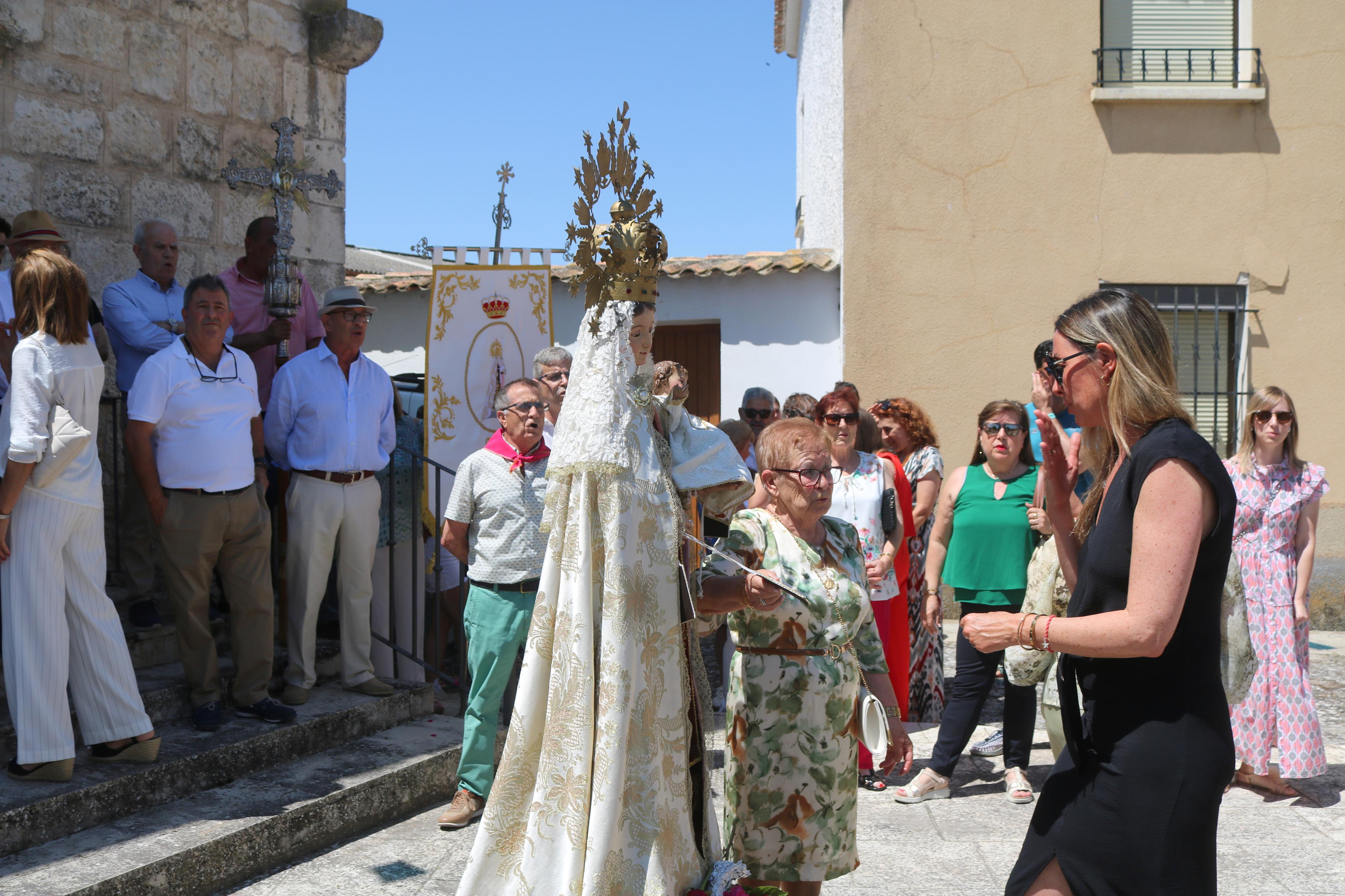 Cevico Navero se rinde a la Virgen del Carmen