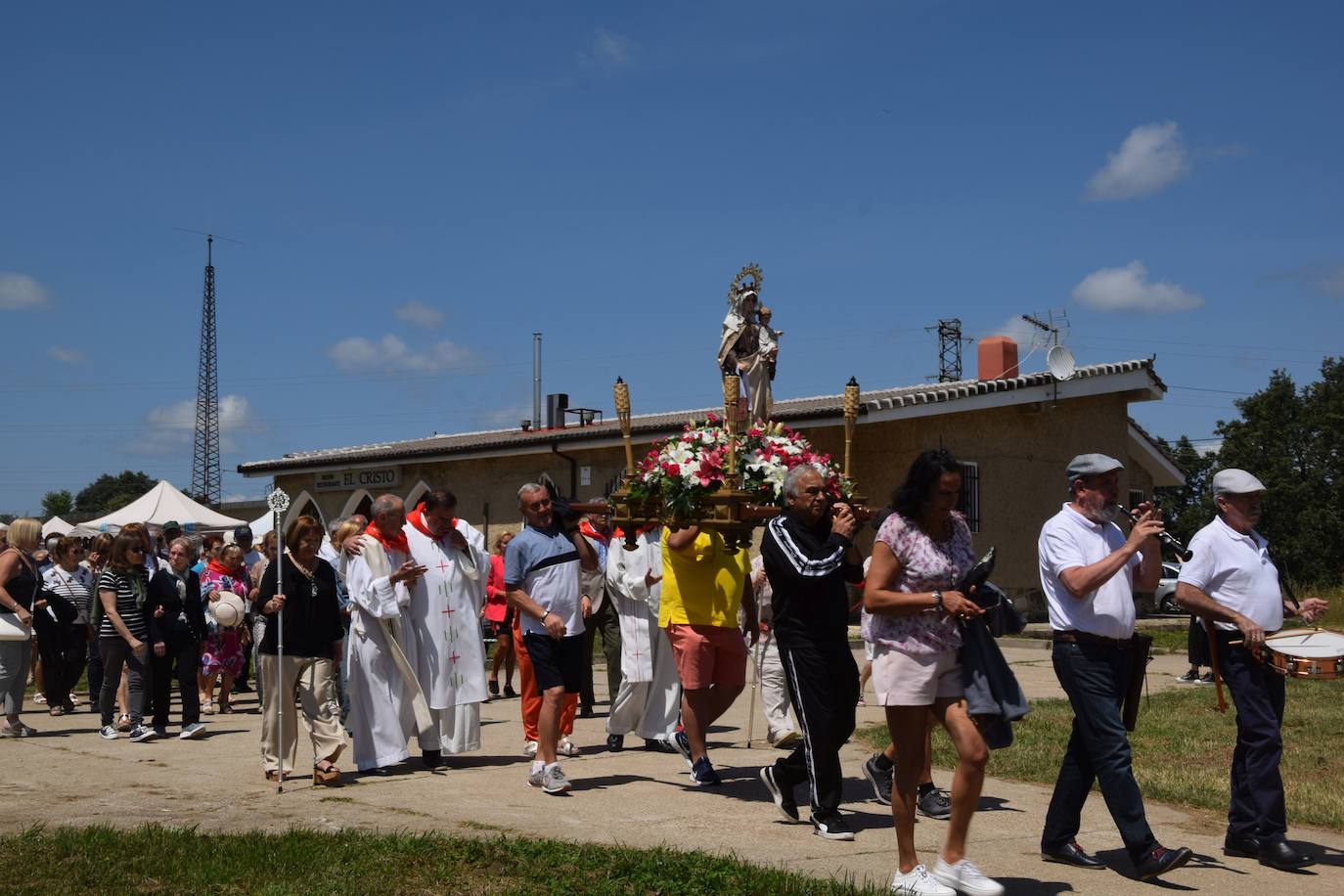 El buen tiempo acompaña a la Virgen del Carmen en Guardo