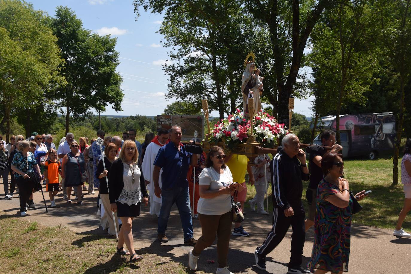 El buen tiempo acompaña a la Virgen del Carmen en Guardo