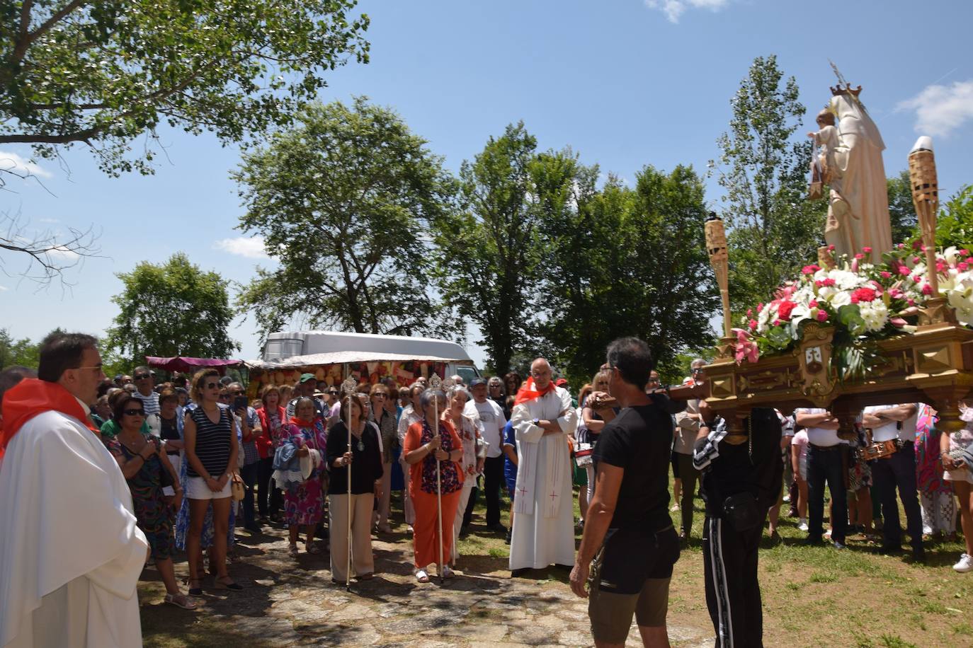 El buen tiempo acompaña a la Virgen del Carmen en Guardo