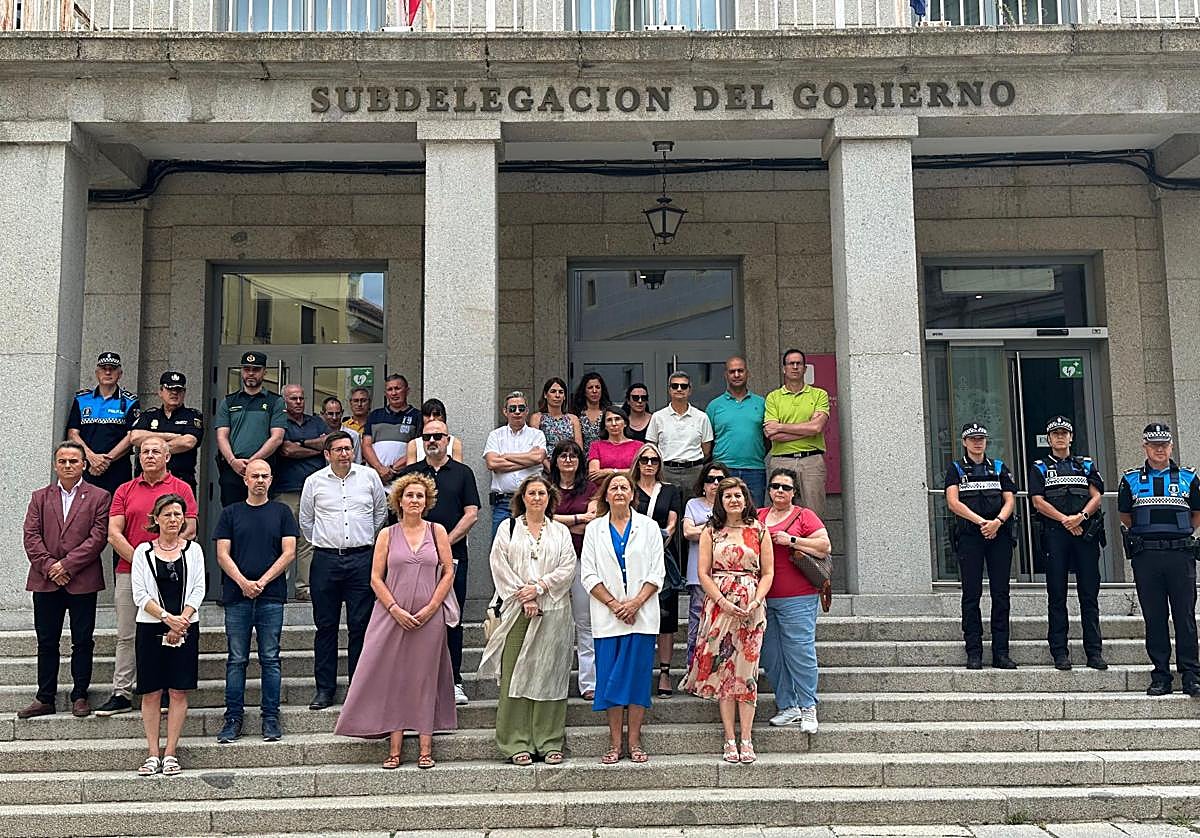 Minuto de silencio, este lunes, en la Subdelegación del Gobierno en Segovia.