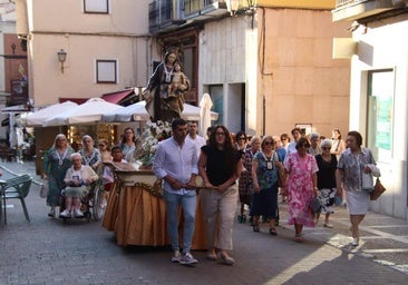 Numerosos vecinos celebran en Rioseco la procesión del Carmen