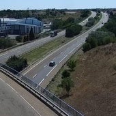 Dos heridos al volcar un coche en Zaratán