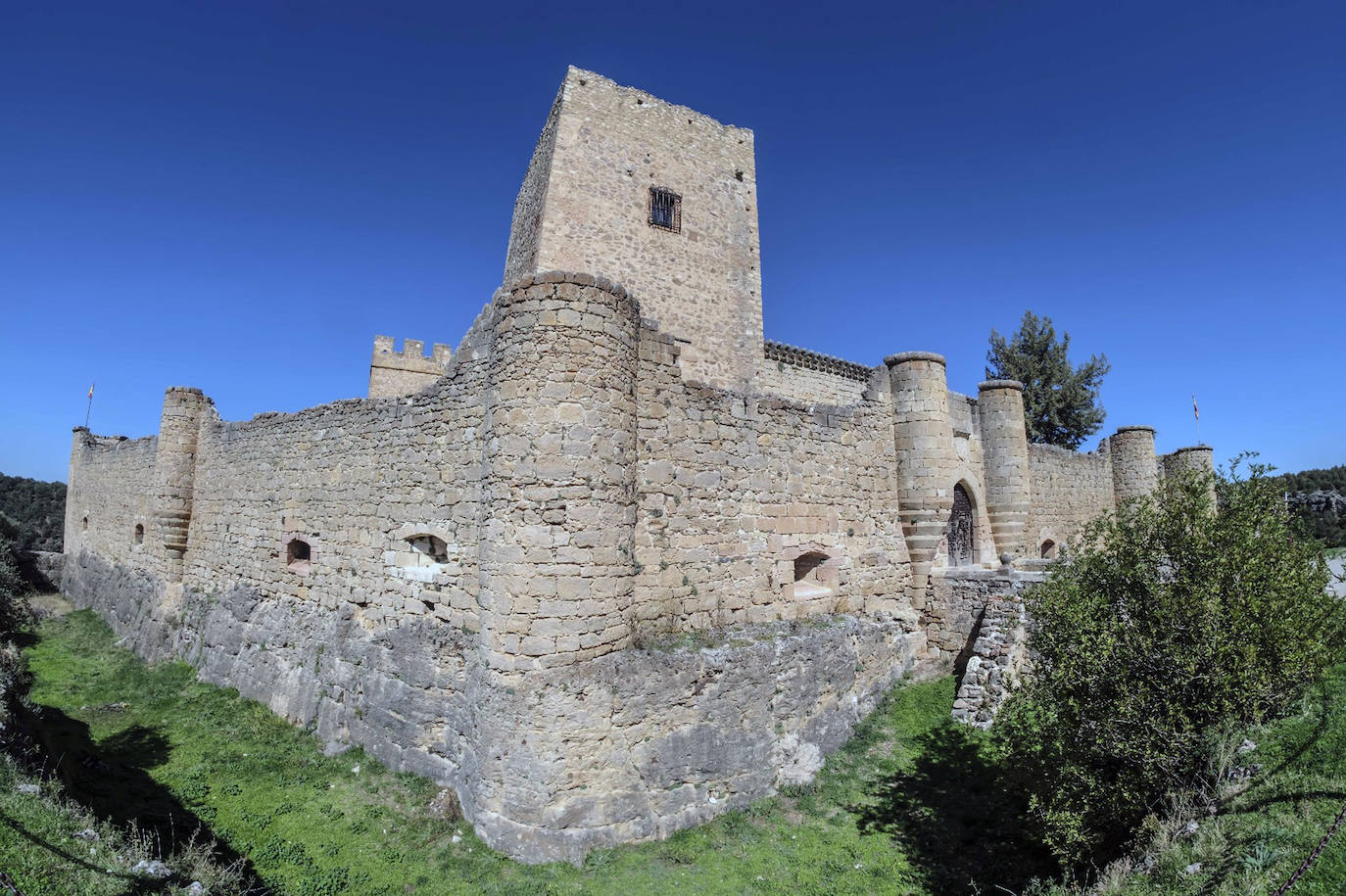 Así es el castillo de Pedraza comprado por Santiago Segura, José Mota y Luis Álvarez