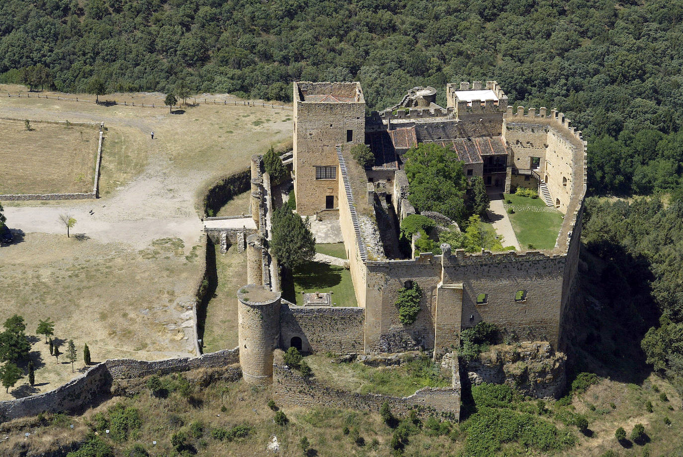 Así es el castillo de Pedraza comprado por Santiago Segura, José Mota y Luis Álvarez