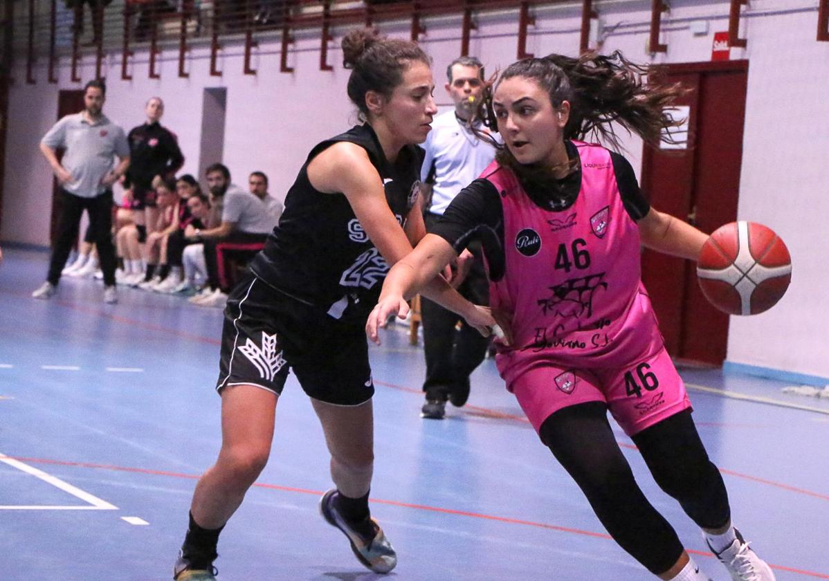 Irene Llanos, una de las jugadoras renovadas, durante un partido esta temporada.