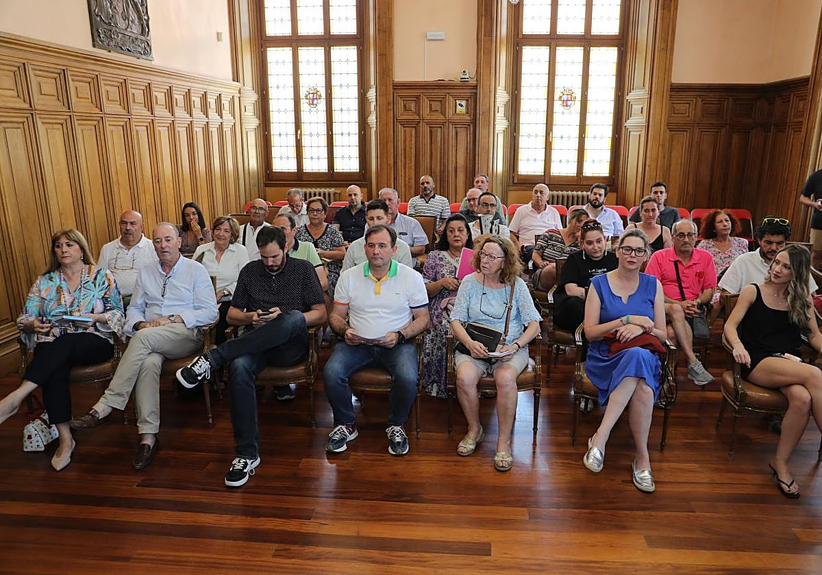 Asistentes al debate sobre el estado de la ciudad, en el salón de plenos.