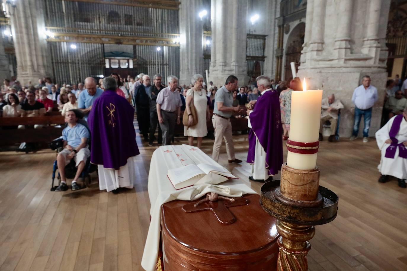 El funeral de Teófanes Egido, en imágenes