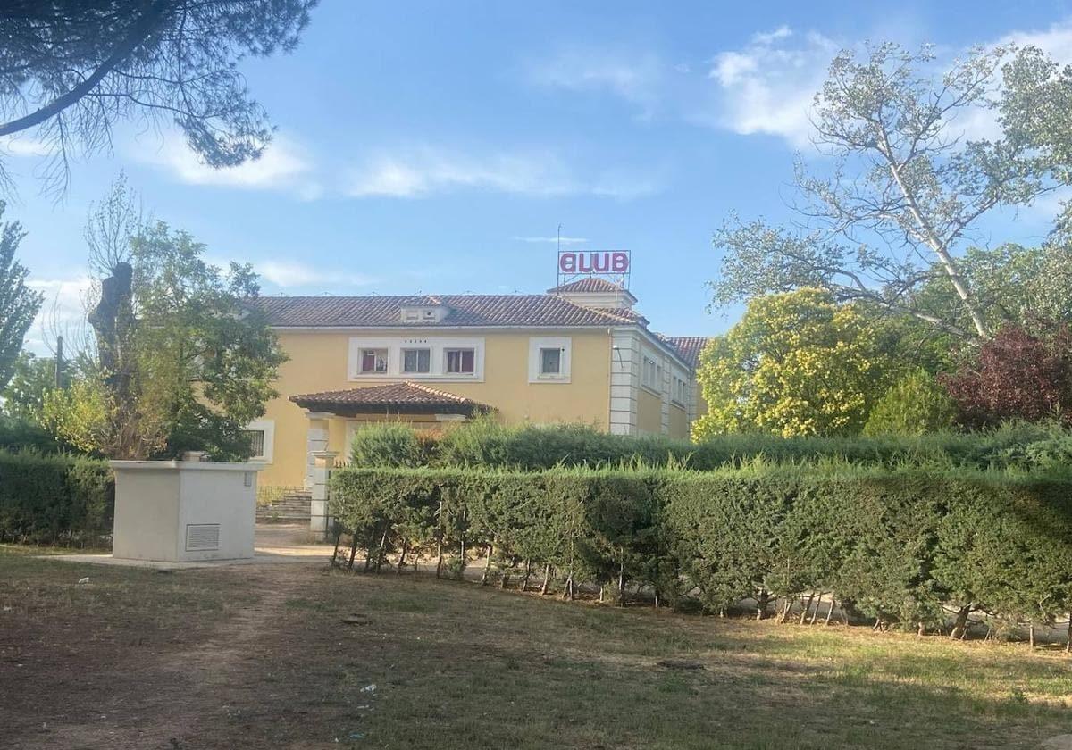 Club que se encuentra detrás de la ermita de la Virgen de las Viñas.