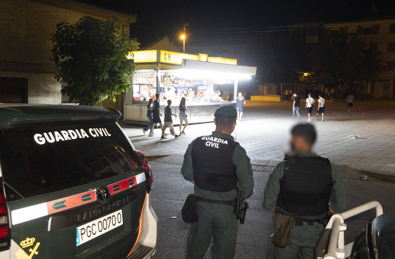 Controles y perros, así patrulla la Guardia Civil en las fiesta de los pueblos