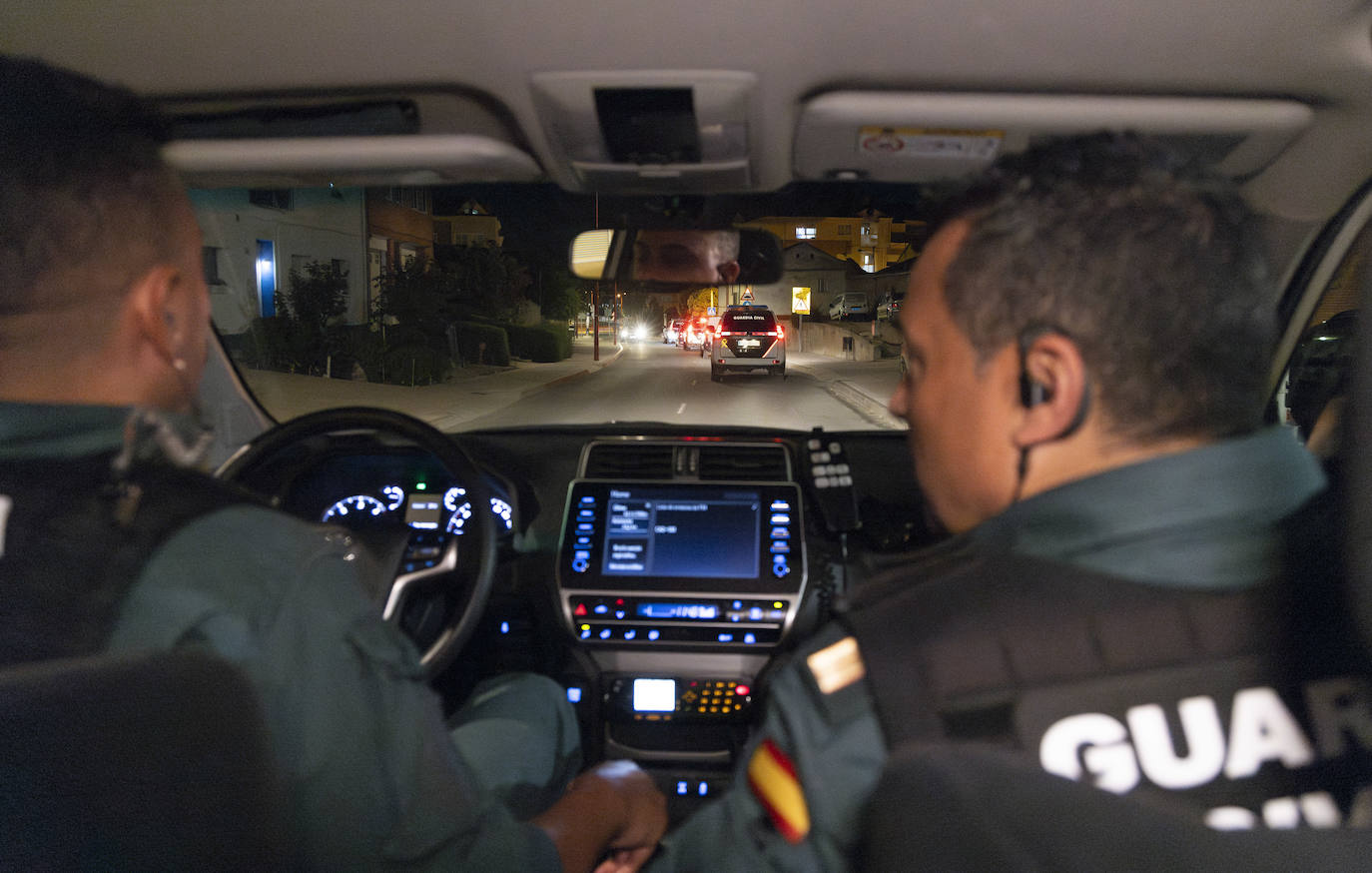 Controles y perros, así patrulla la Guardia Civil en las fiesta de los pueblos