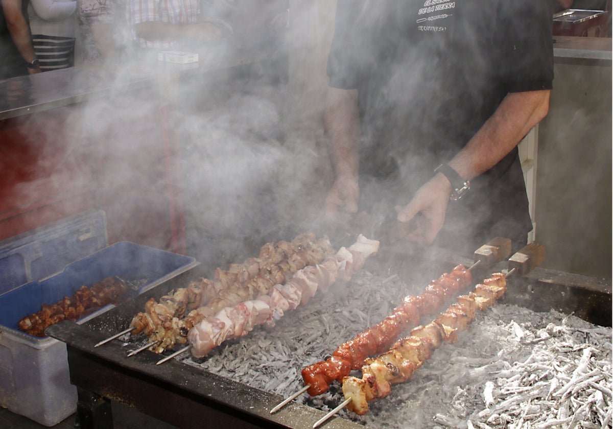 El pincho de lechazo es seña singular de Traspinedo y el mayor atractivo de turistas y visitantes a la localidad durante todo el año.