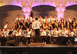 Concierto de la Banda Municipal de Música de Cuéllar y de la Coral Cuellarana, en el ciclo 'Así cantan las corales'.