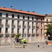 El bloque de pisos de lujo del Penicilino despeja su fachada para encarar el final de las obras