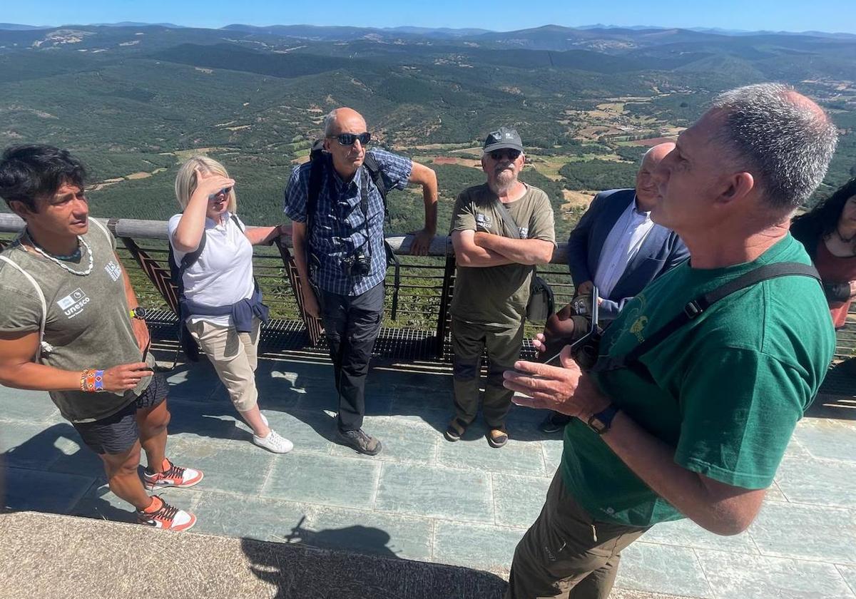 Kirstin Lemon y Giuseppe Ottria, en el Mirador de Valcabado.