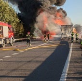 Arde un camión en la A-62 y provoca retenciones a la altura de Dueñas