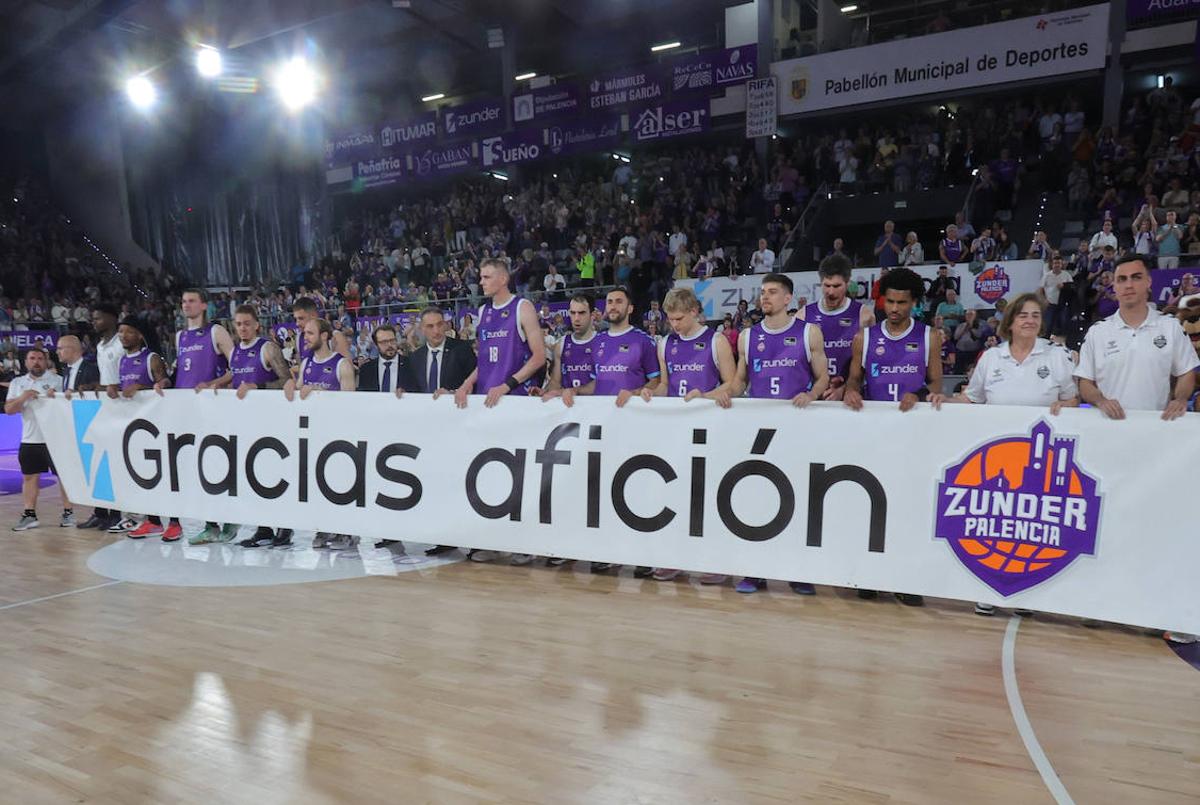 Jugadores y cuerpo técnico dan las gracias a la afición para despedirse de ACB el pasado 9 de mayo.