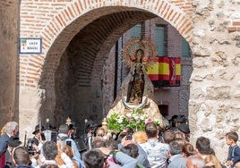 La imagen de la Virgen de la Soterraña en una salida extraordinaria de su cripta.