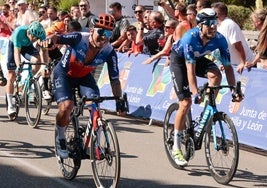 Ewan celebra la victoria al sprint por delante de Cimolai, del Movistar Team.