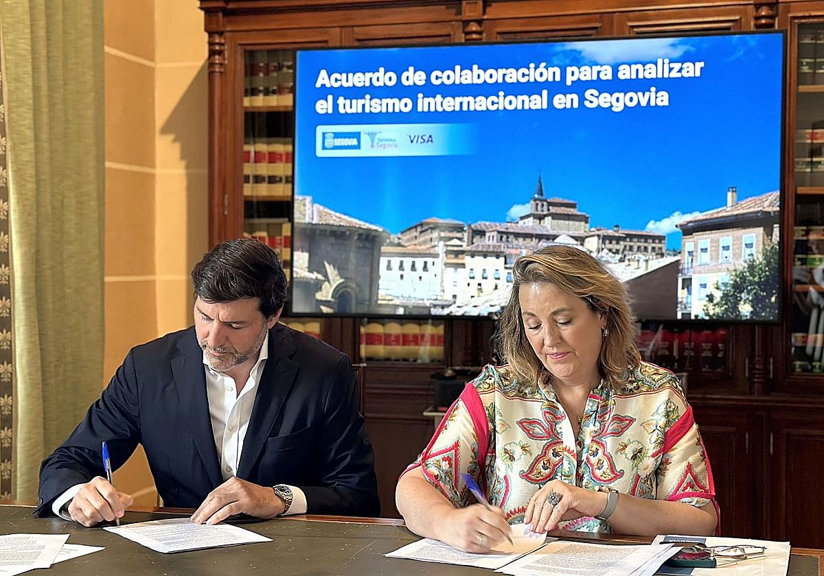 Firma del acuerdo entre Visa y el Ayuntamiento de Segovia.