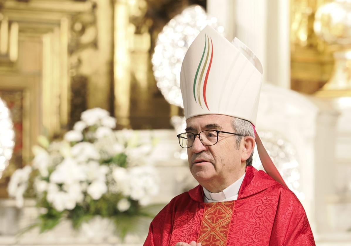 El arzobispo de Valladolid durante la eucaristía por la festividad de Santiago Apóstol.