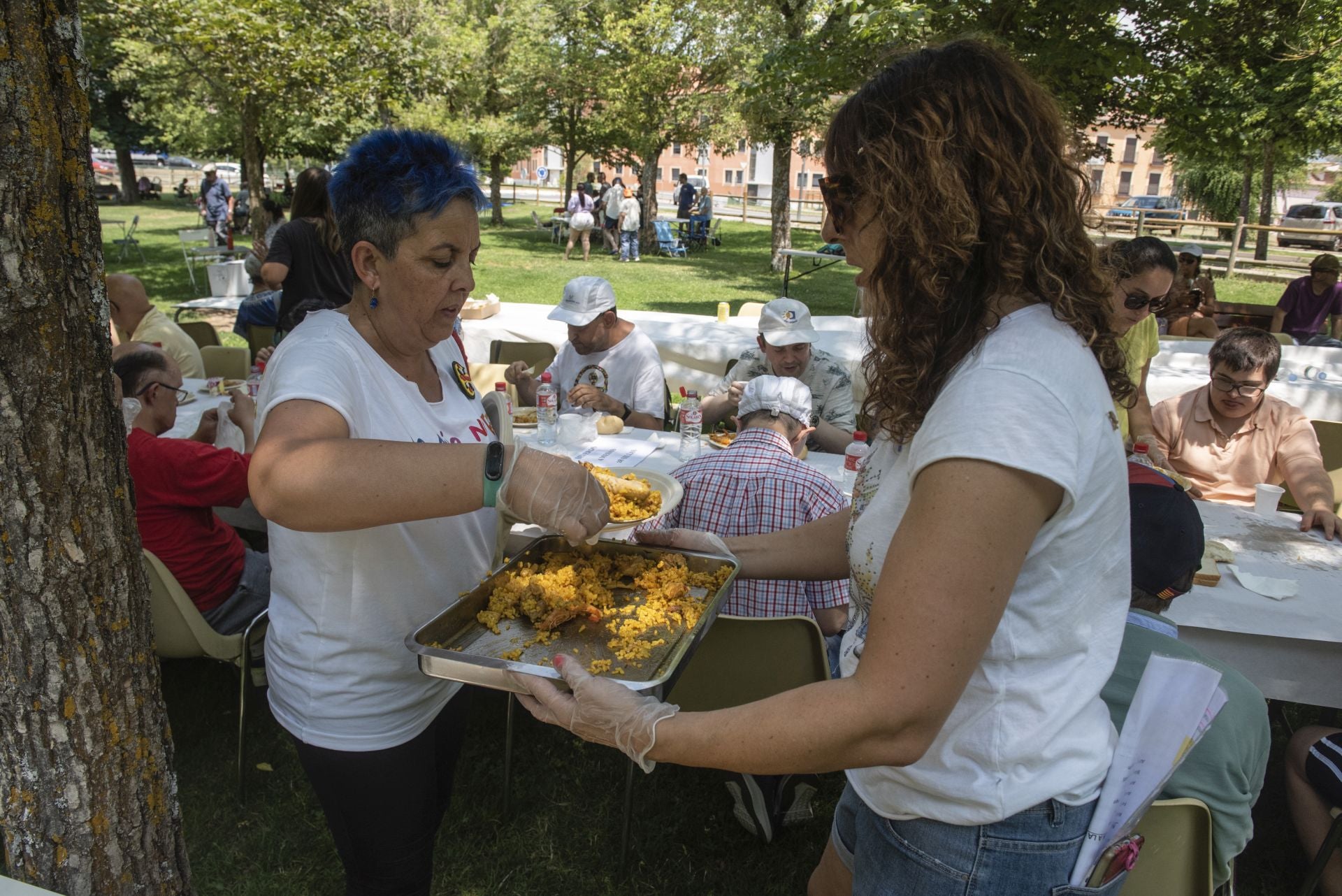 La paella popular de Apadefim, en imágenes