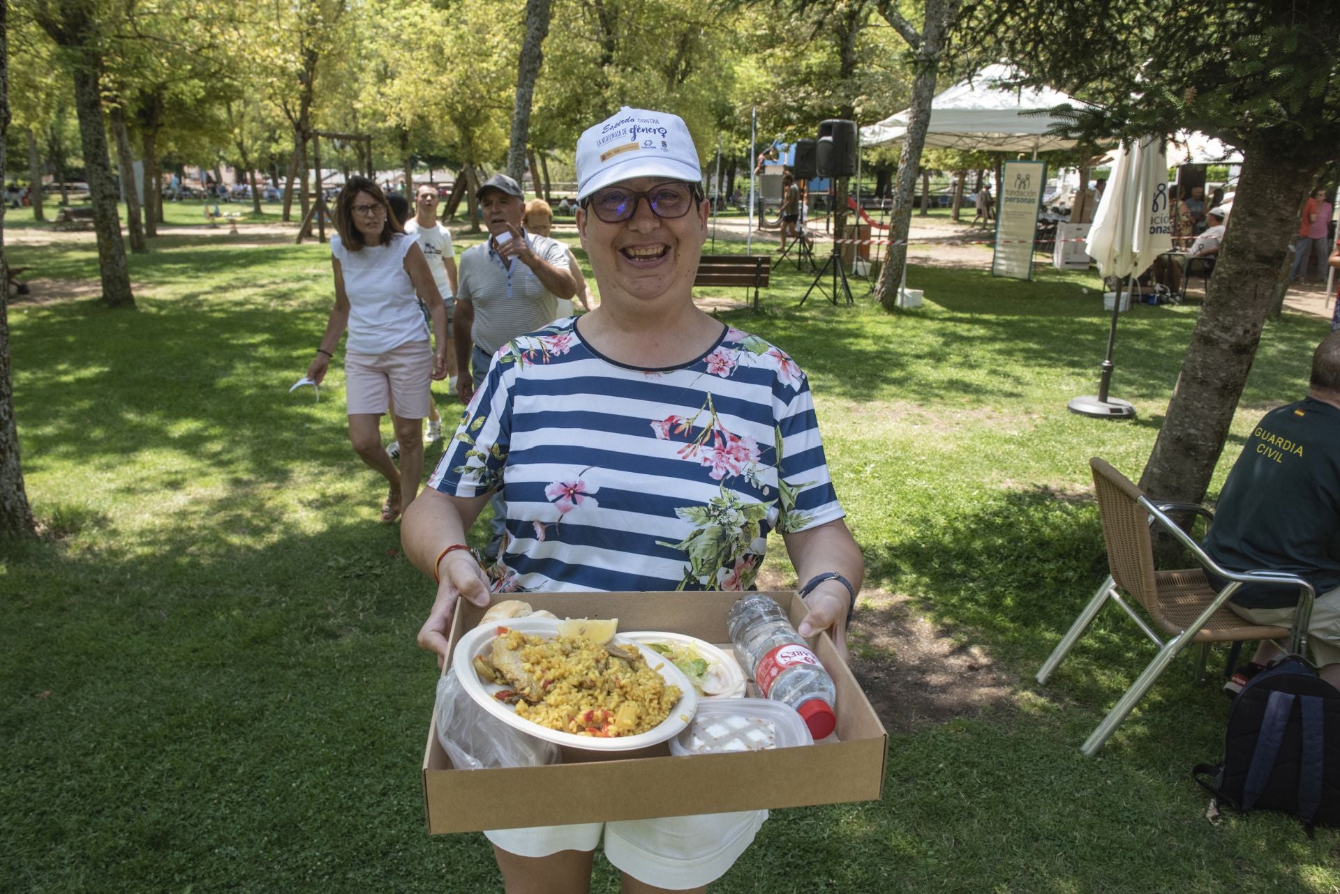 La paella popular de Apadefim, en imágenes