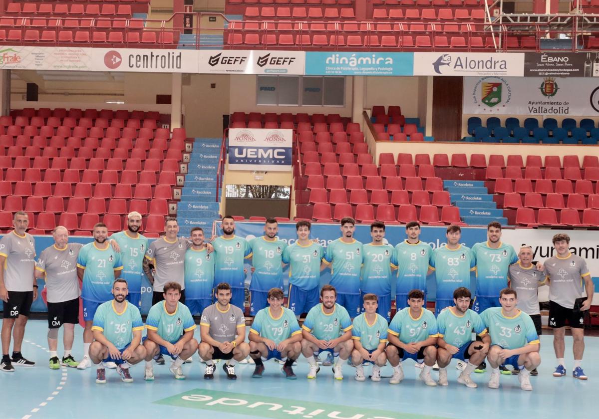 Foto de familia del primer entrenamiento del Recoletas Valladolid.