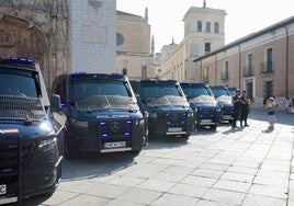 Furgonetas de la policía antidisturbios frente a San Pablo