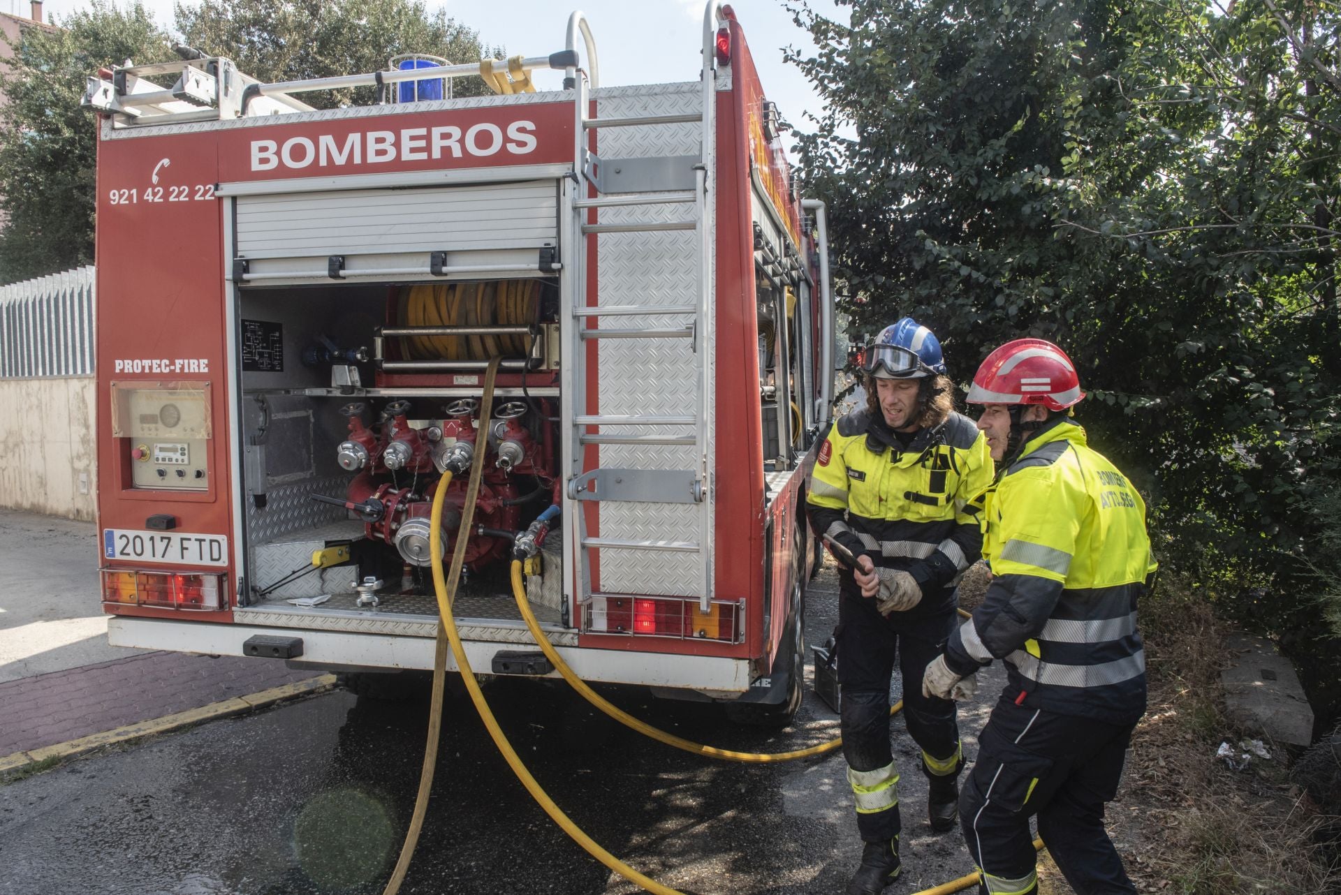 Fotografías del incendio junto al centro de salud de San Lorenzo