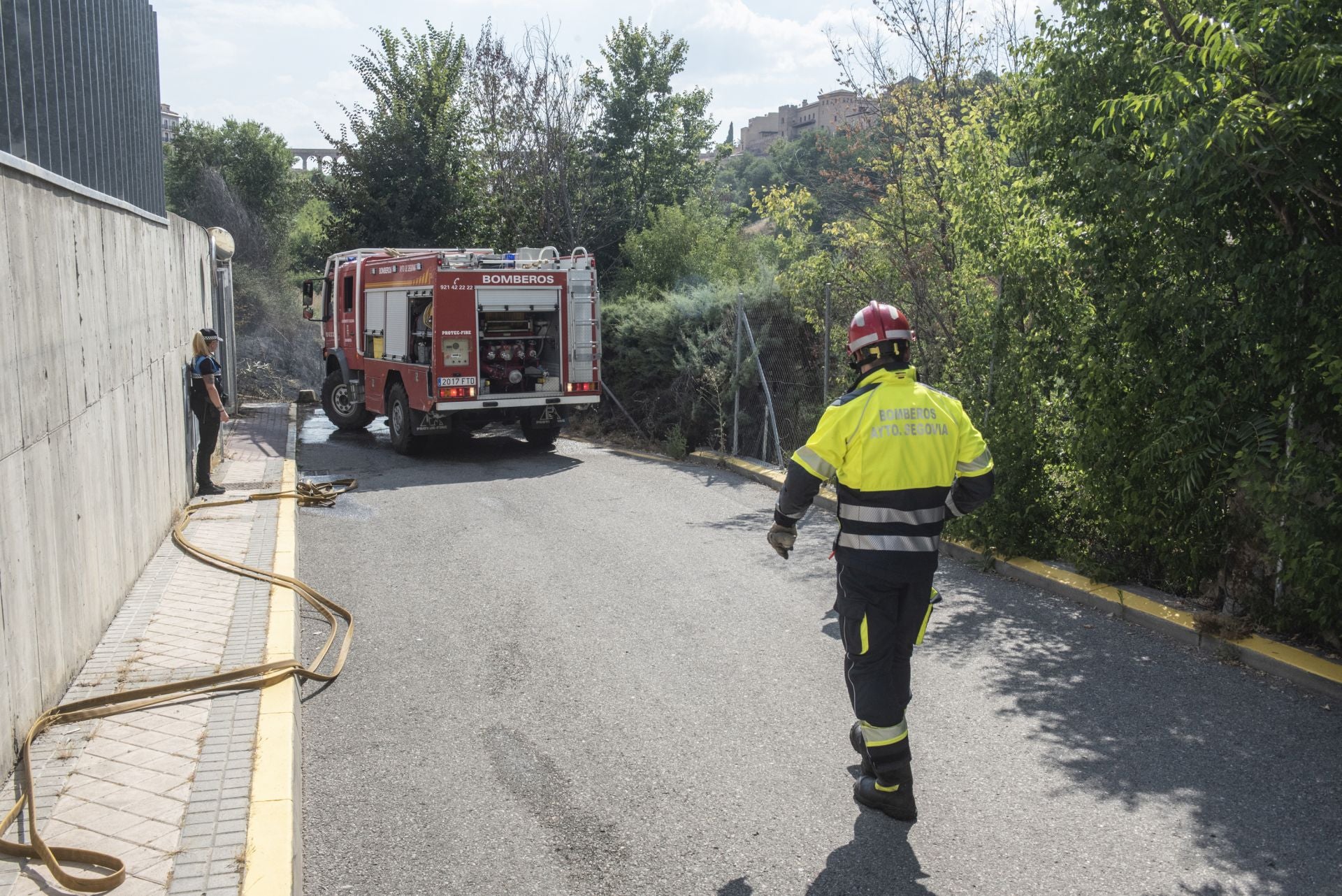 Fotografías del incendio junto al centro de salud de San Lorenzo