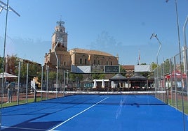 Pista de pádel instalada en la Plaza Mayor de Medina del Campo
