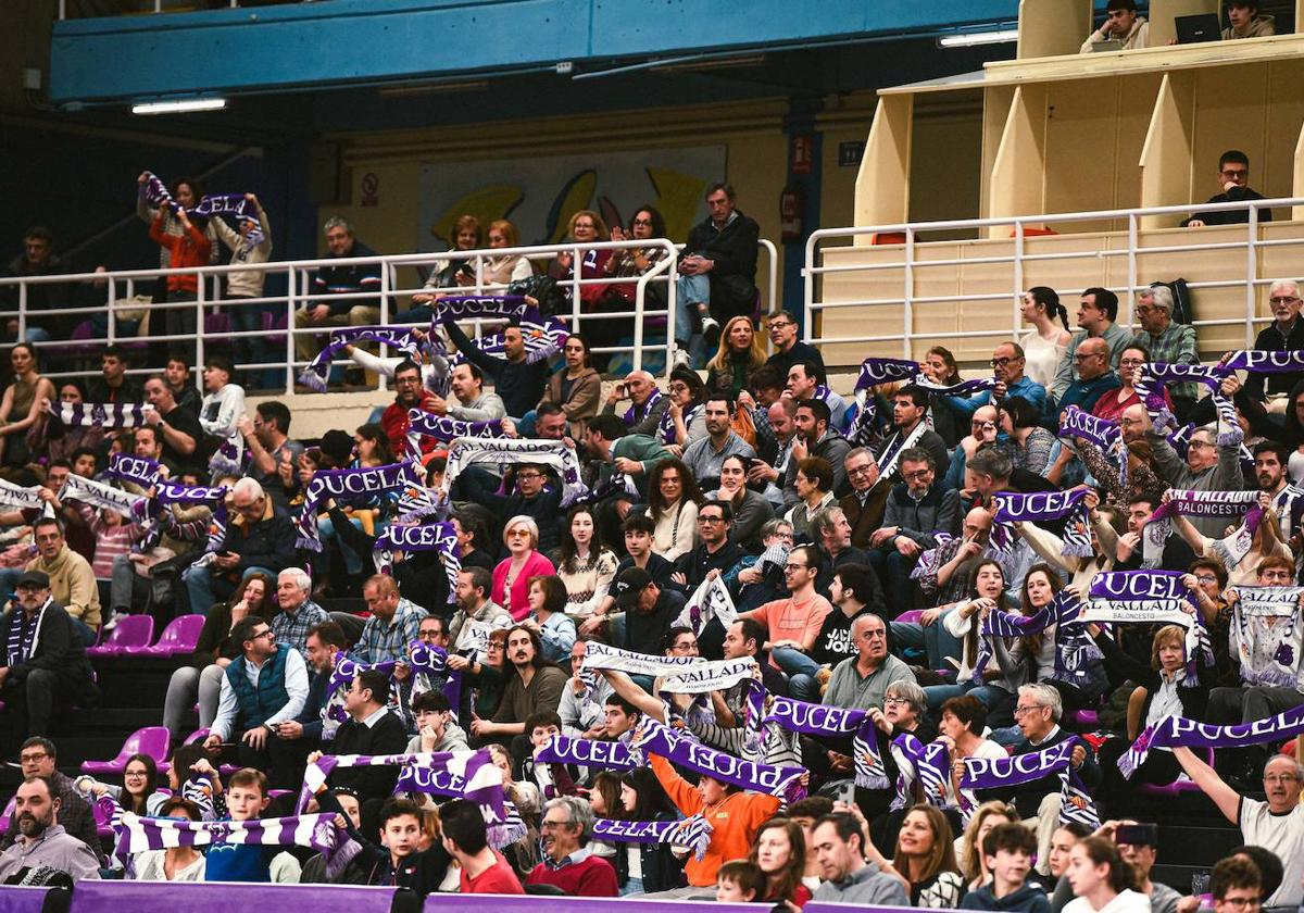 Aficionados del Real Valladolid Baloncesto durante un partido.