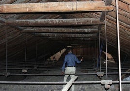 Visita realizada a la cubierta de San Miguel para enseñar el deterioro que padece la iglesia.