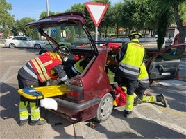 Intervención de los bomberos en el siniestro.