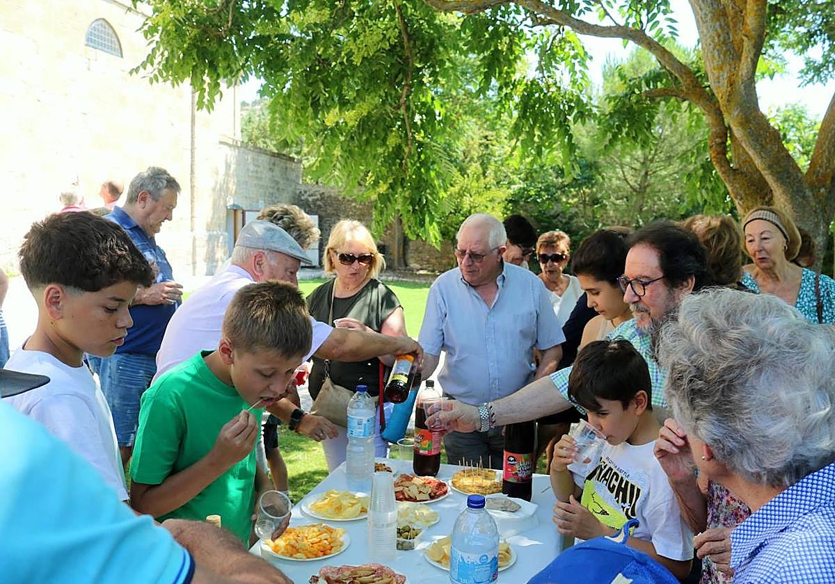 Aperitivo del día de los abuelos, en el paraje de Valdesalce.