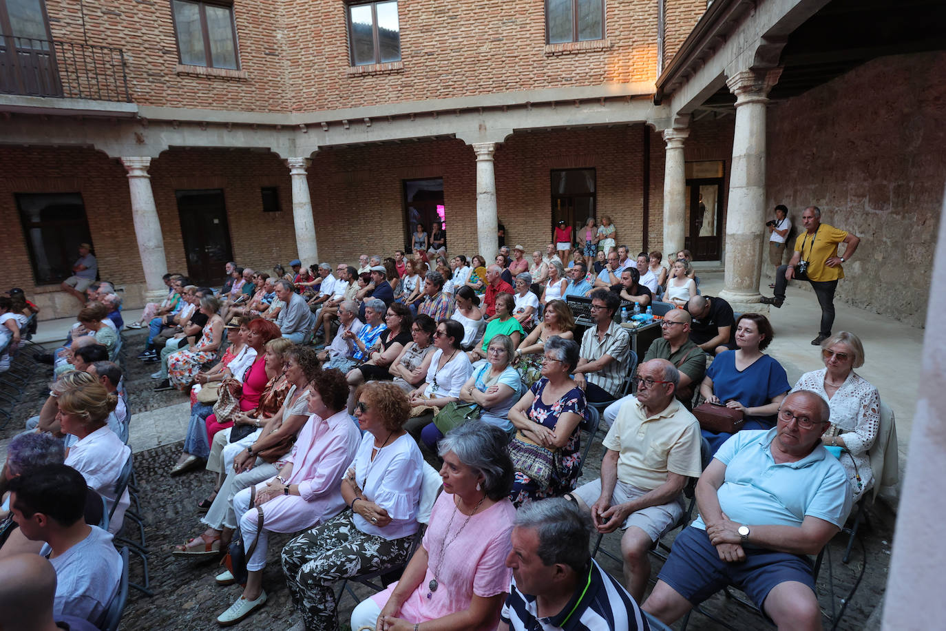 Los atardeceres llenan de música el castillo de Monzón