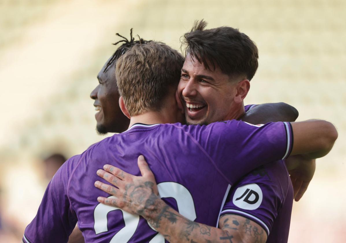 Luis Pérez celebra el gol frente al Burgos en La Nueva Balastera