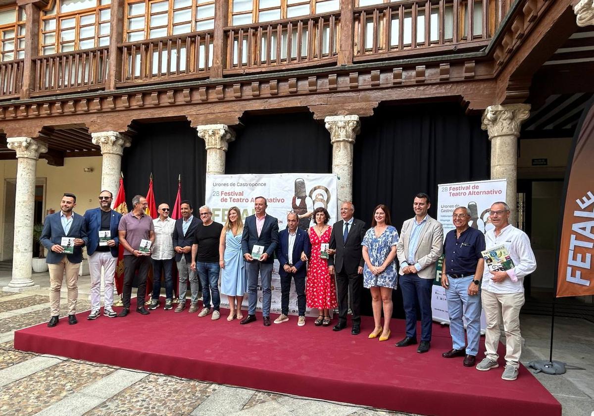 Organizadores y autoridades, en la presentación del 28 FETALE.