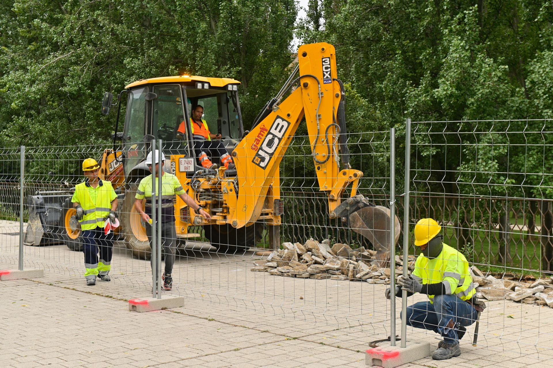 Empiezan las obras para destruir el carril bici de Isabel La Católica